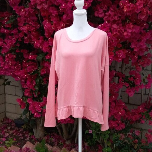 Gilligan & O'Malley Other - Gilligan & O'Malley Long Sleeve Knit High-Low Hem Top with Ruffle Peach XLarge